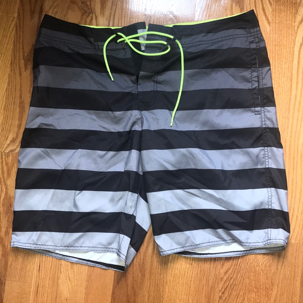 American eagle board short, size Large